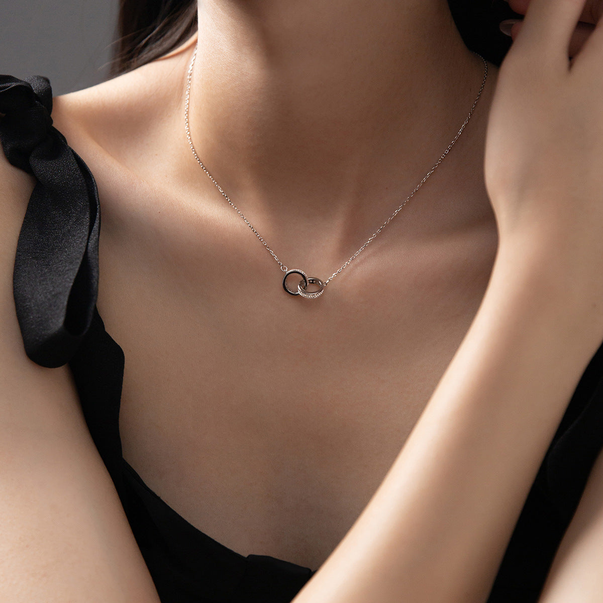 925 silver interlocking two cubic zirconia circle pendant necklace Set of 5