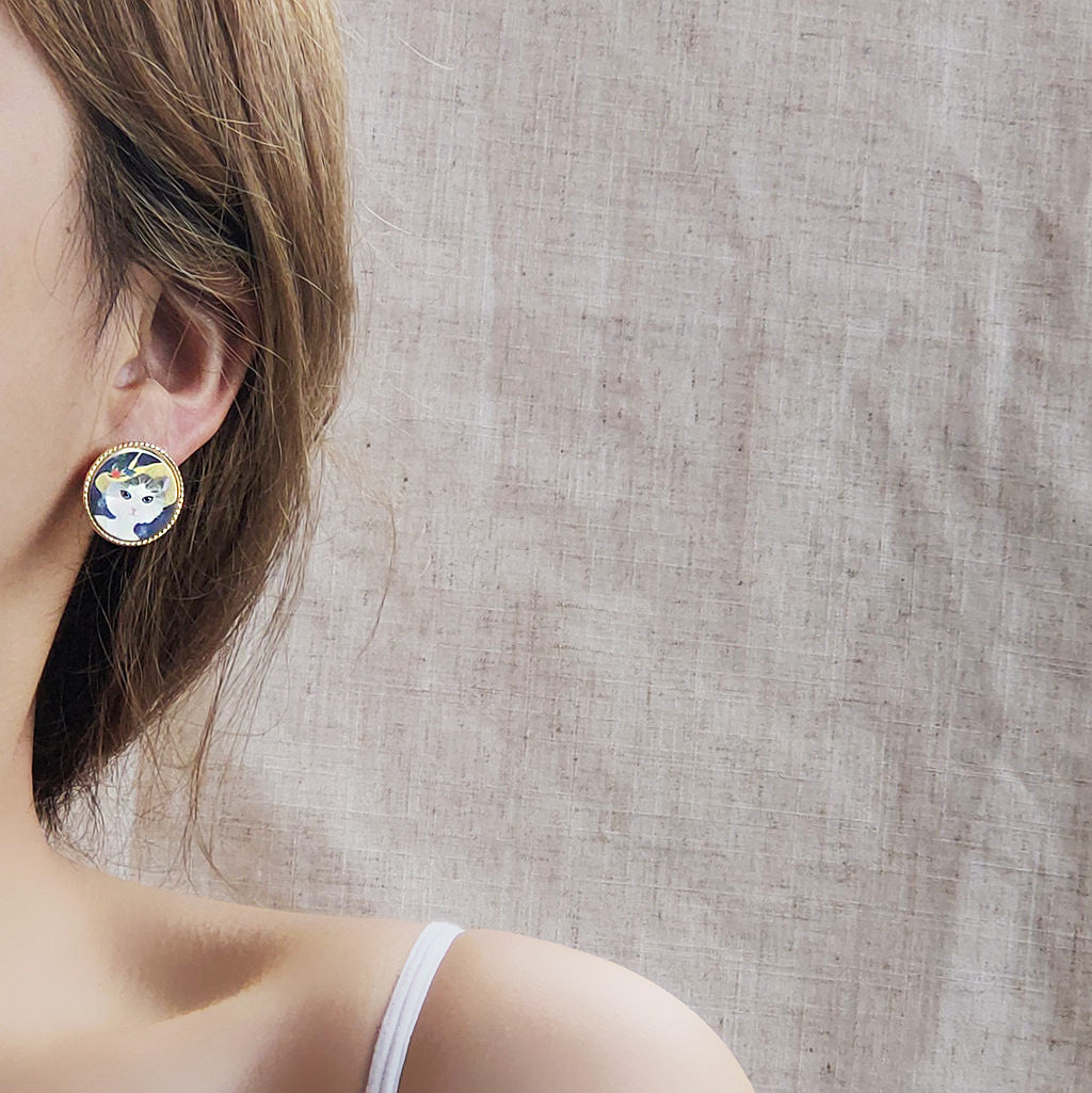 Round 14k gold frame cat painting stud earrings (5 pairs)