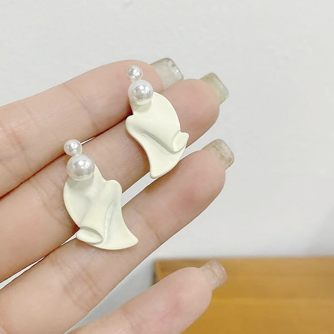 Lady jewelry white enamel folded irregular pearl stud earrings (5 pairs)