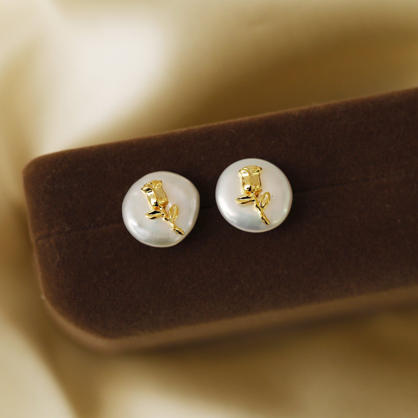 baroque pearls with gold flower stud earrings (5 pairs)