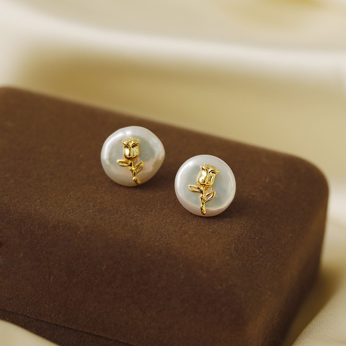 baroque pearls with gold flower stud earrings (5 pairs)
