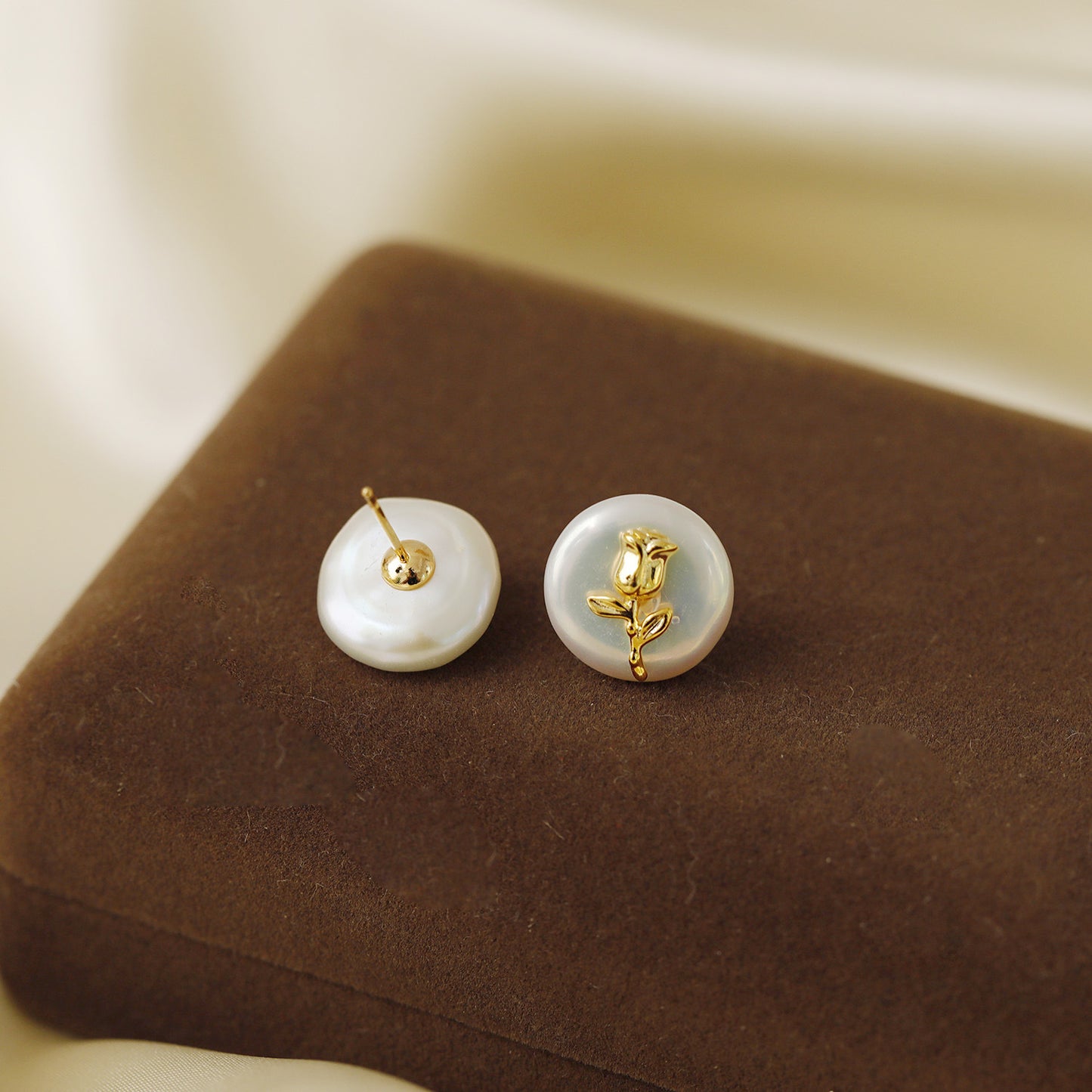 baroque pearls with gold flower stud earrings (5 pairs)