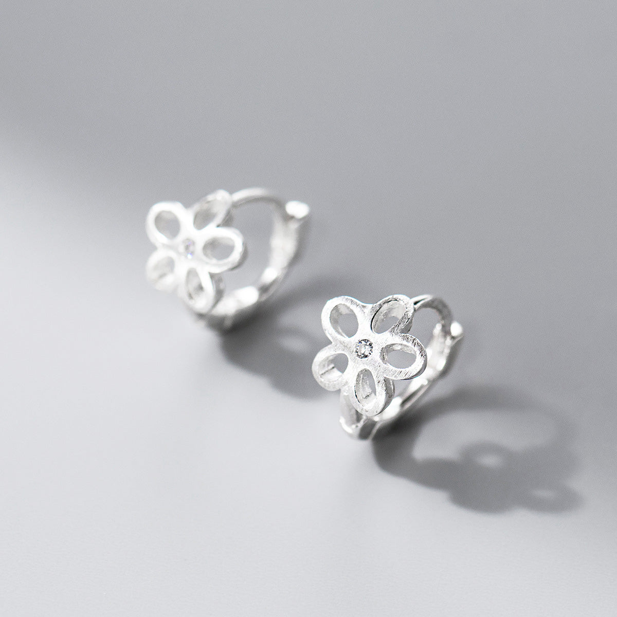 Wholesale mini 925 sterling silver flower huggie hoop stud earrings (5 pairs)