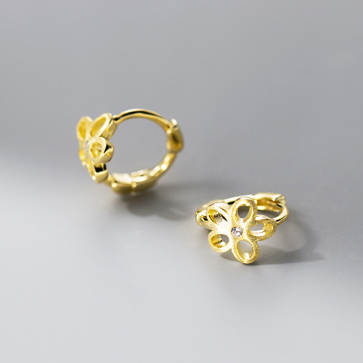 Wholesale mini 925 sterling silver flower huggie hoop stud earrings (5 pairs)