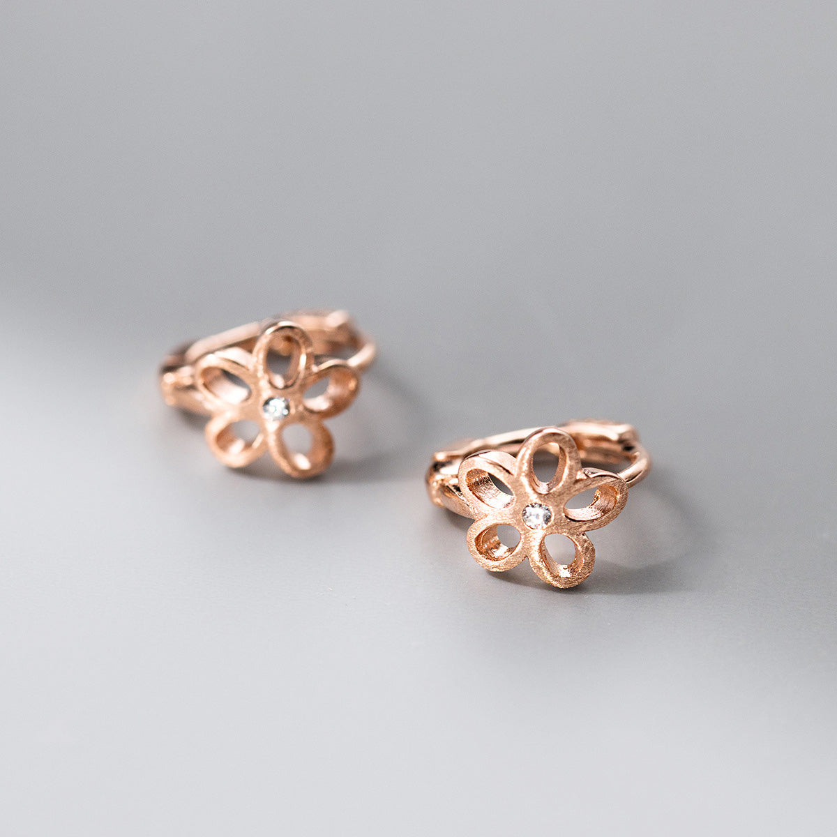 Wholesale mini 925 sterling silver flower huggie hoop stud earrings (5 pairs)