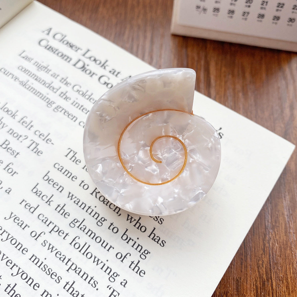 small conch shell shape acetic acid hair claw clips (5 pcs)