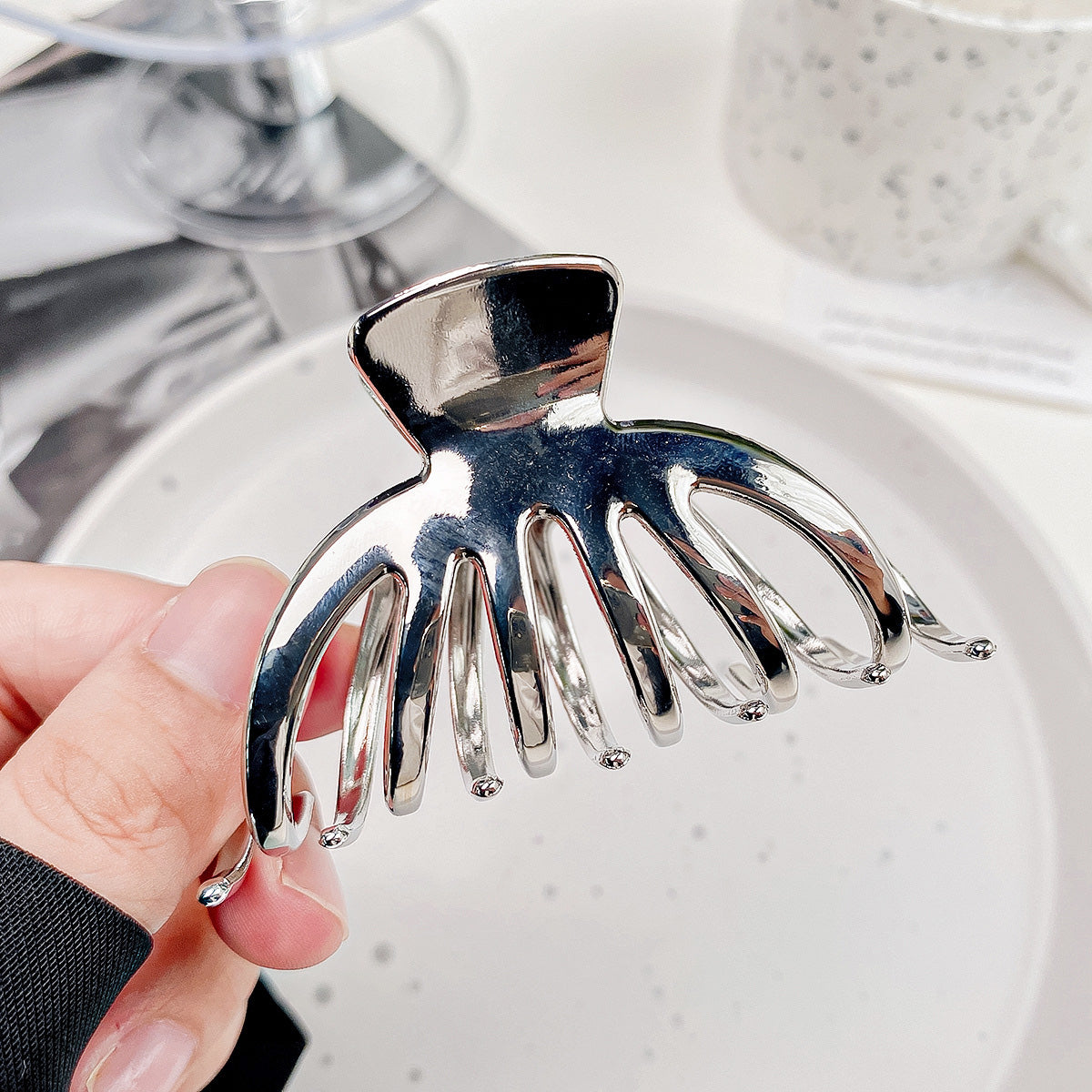 Metal 7.5cm pumpkin shape ponytail anti-slip hair clips for women (5 pcs)