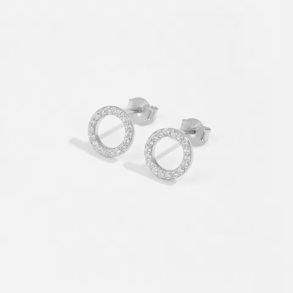 Elegant small CZ stud earrings in gold-plated S925 silver, ideal accessory for women’s everyday outfits and special occasions