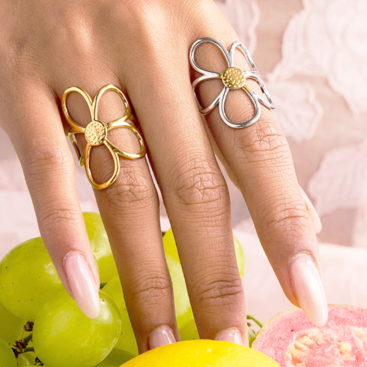 Gold daisy flower ring worn on hand with glossy manicure, inspired by Korean fashion jewelry trends and K-pop aesthetic accessories