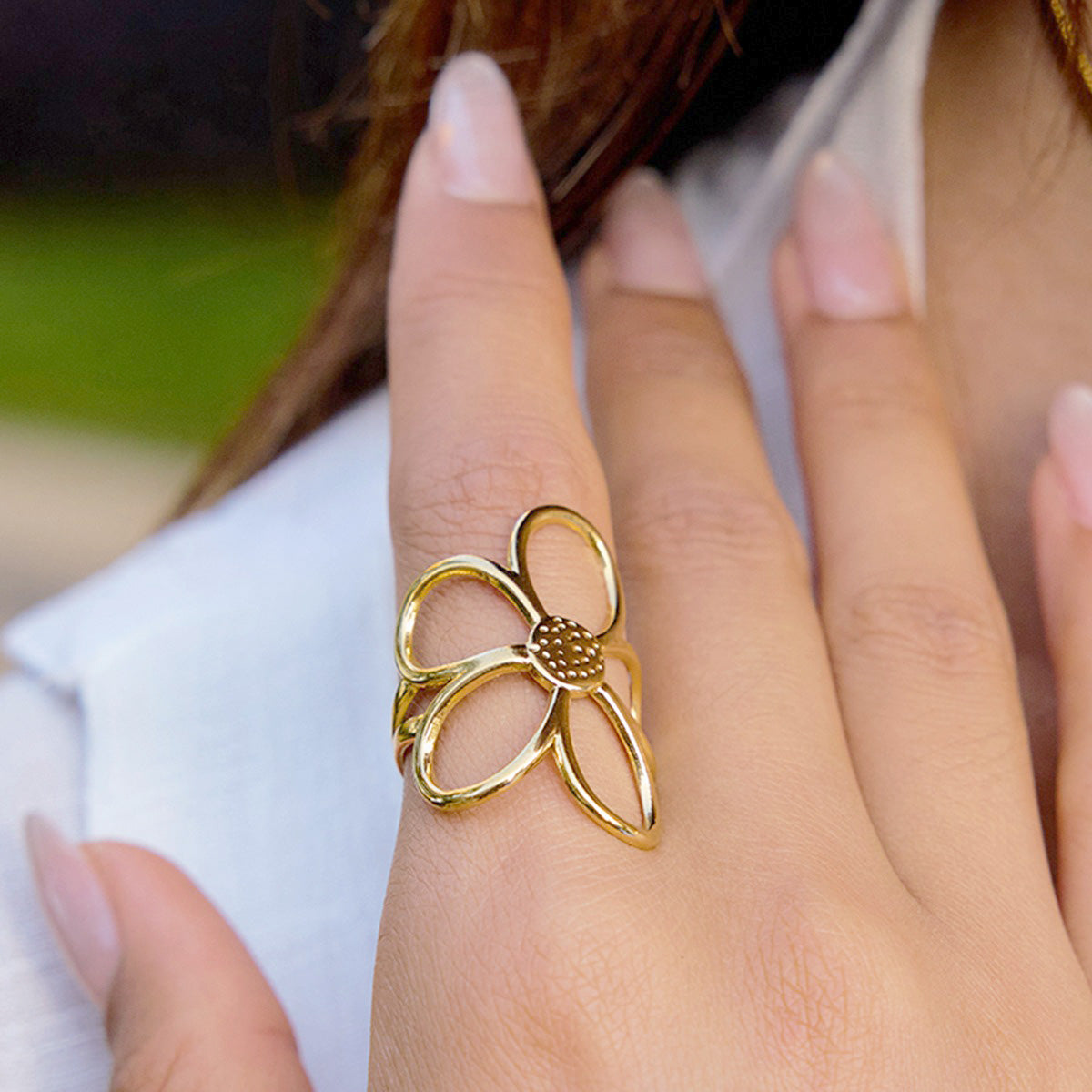Gold tone adjustable daisy ring featuring five open petals, capturing the charm of K-fashion and Korean idol inspired jewelry