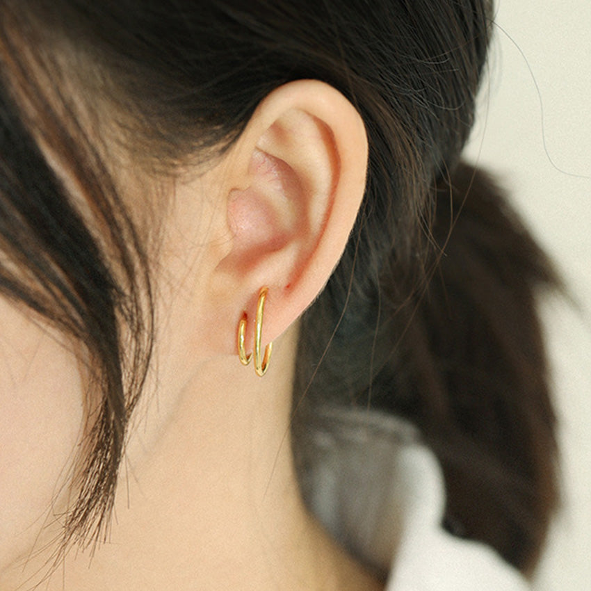 925 silver hypoallergenic double hoop earrings wholesale, ideal for daily wear earrings for women and minimalist jewelry wholesale collections, ships in small jewelry boxes wholesale.