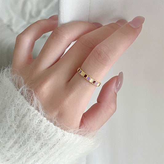 Model wearing wholesale 925 sterling silver adjustable gold color block enamel geometric ring, perfect for everyday wear and fashion jewelry wholesale suppliers.