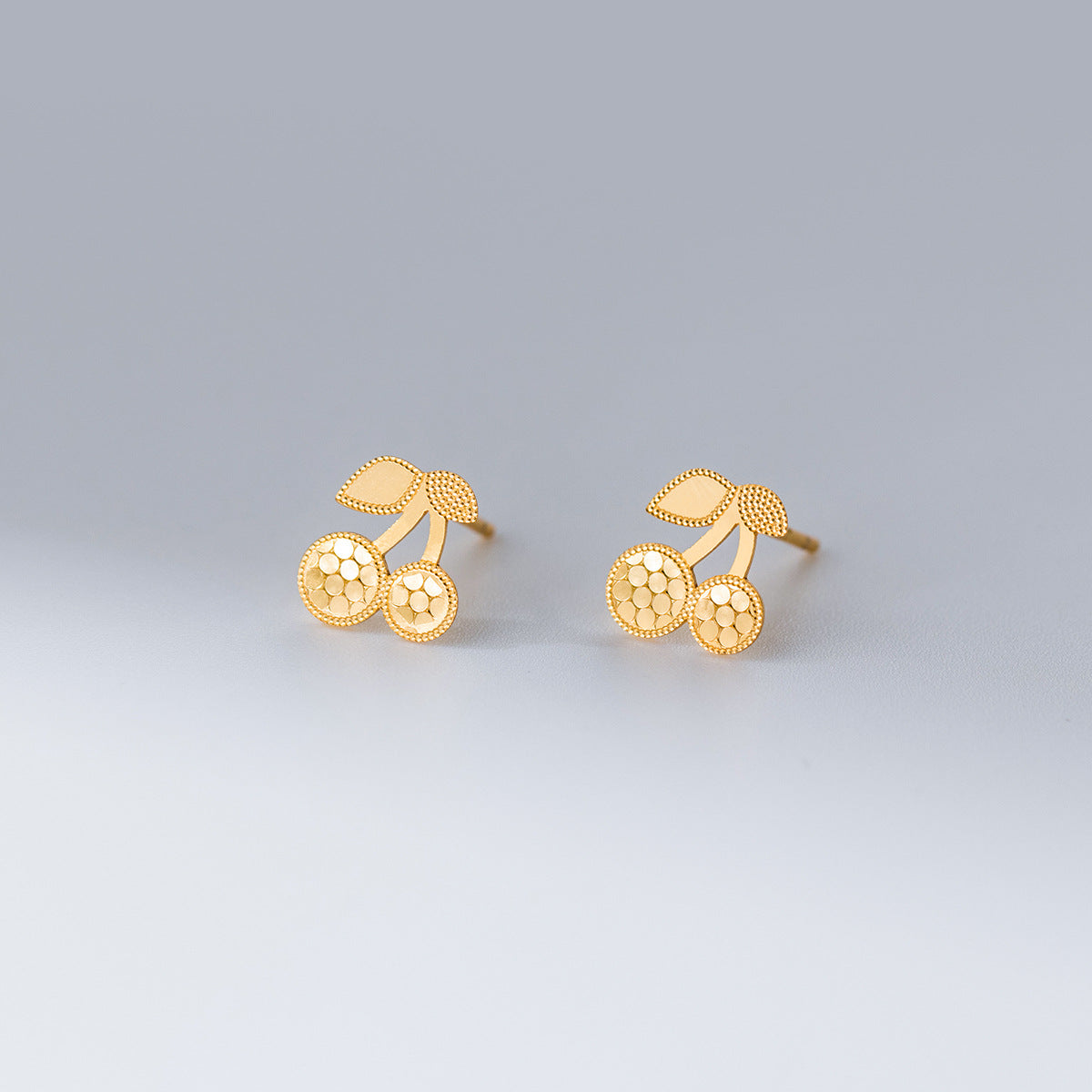 Cherry design wholesale 925 sterling silver stud earrings in gold, cute fruit earrings for gift jewelry wholesale.