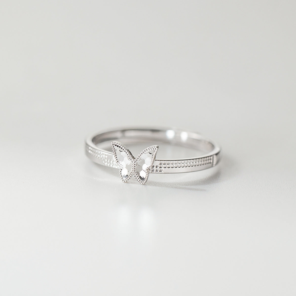 Wholesale 925 sterling silver minimalist butterfly ring in silver tone, everyday jewelry for fashion jewelry wholesale suppliers
