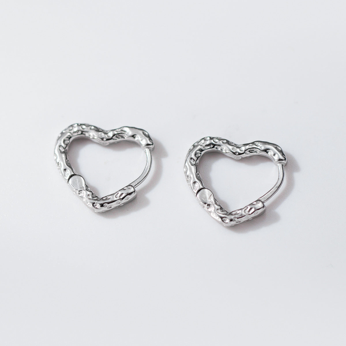 Wholesale 925 silver heart shaped hoop earrings textured finish minimalist jewelry for women
