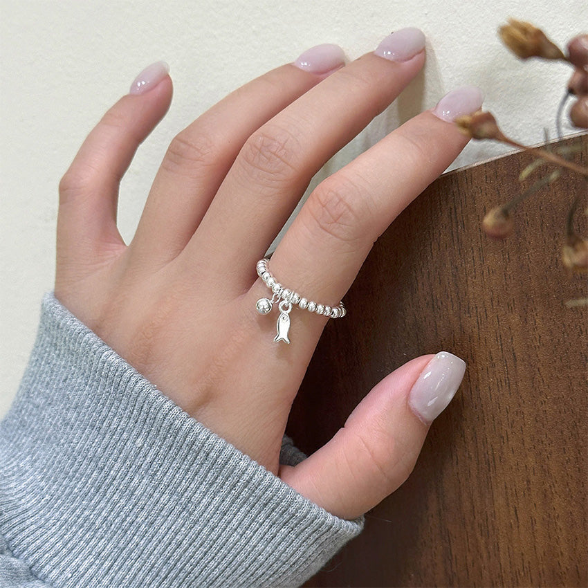 Model wearing wholesale 925 sterling silver fish charm beaded ring, minimalist jewelry for daily fashion