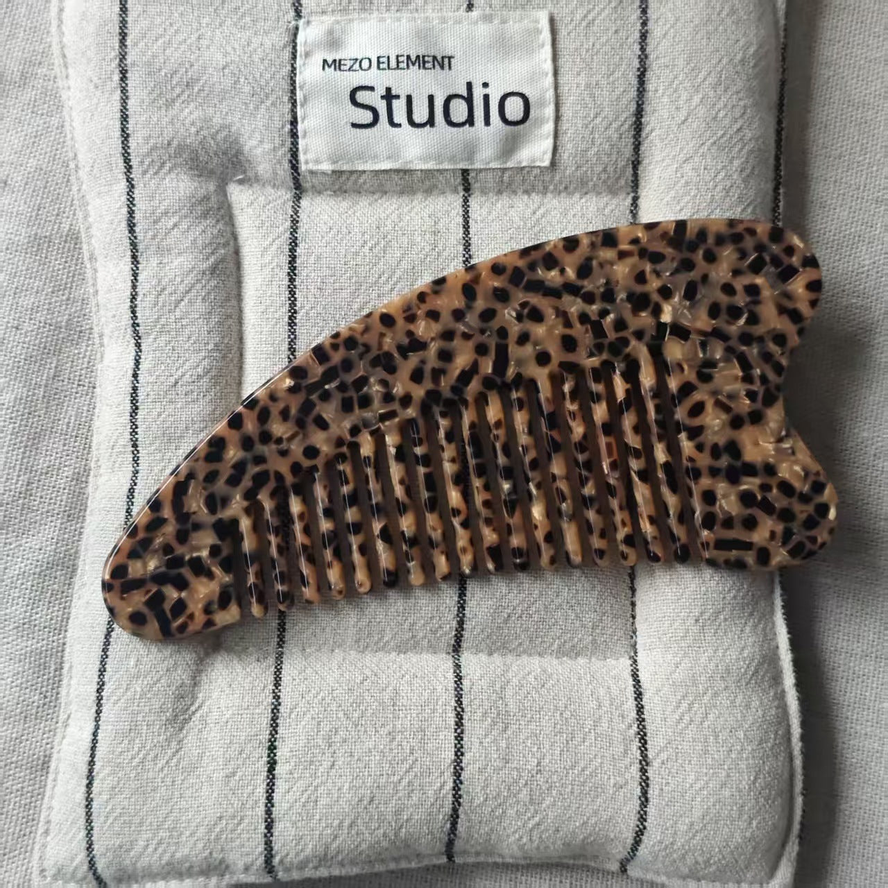 Heart Style tortoise shell comb with wide tooth design.