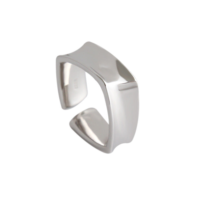 Close-up of a chunky square-cut 925 sterling silver ring with polished finish, ideal for everyday jewelry collections and minimalist jewelry wholesale suppliers.
