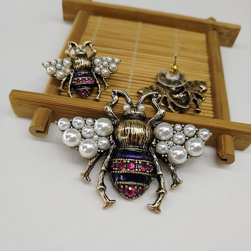 Vintage Bronze Bee Brooch with Pearl & Yellow Enamel – Galaxy Memory Collection (5 pcs)