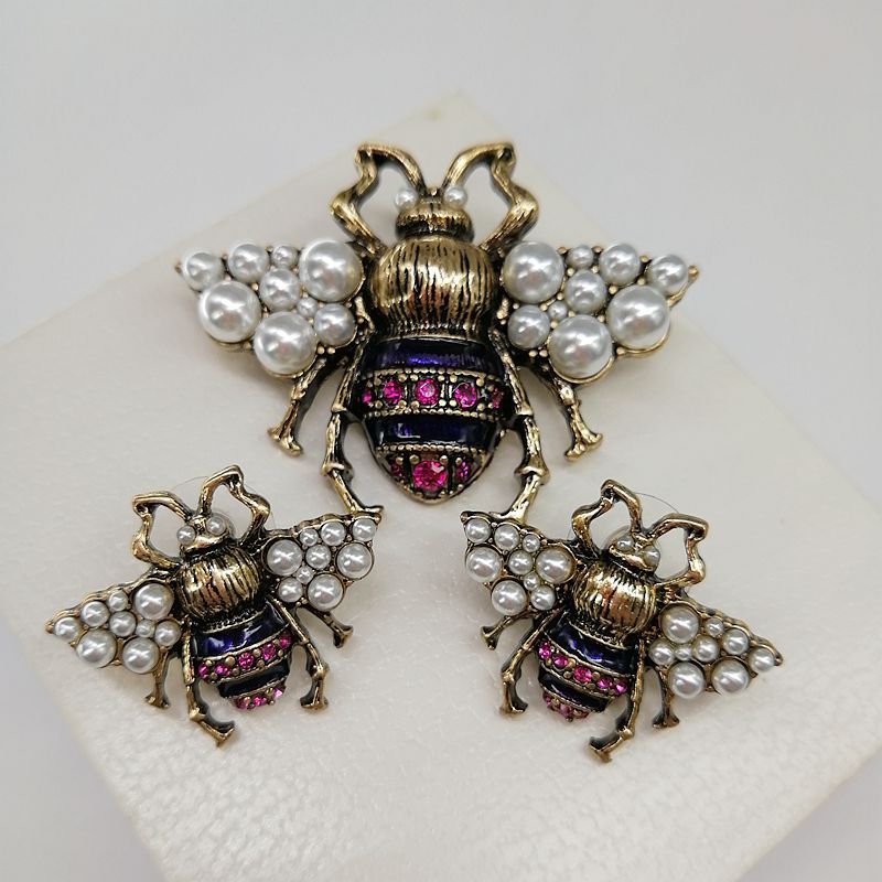 Vintage Bronze Bee Brooch with Pearl & Yellow Enamel – Galaxy Memory Collection (5 pcs)