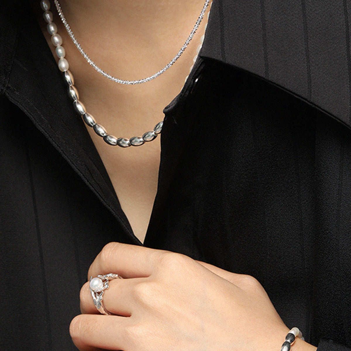 Model wearing a gold rice bead and freshwater pearl choker necklace, showcasing an elegant Korean Style perfect for wholesale jewelry buyers.