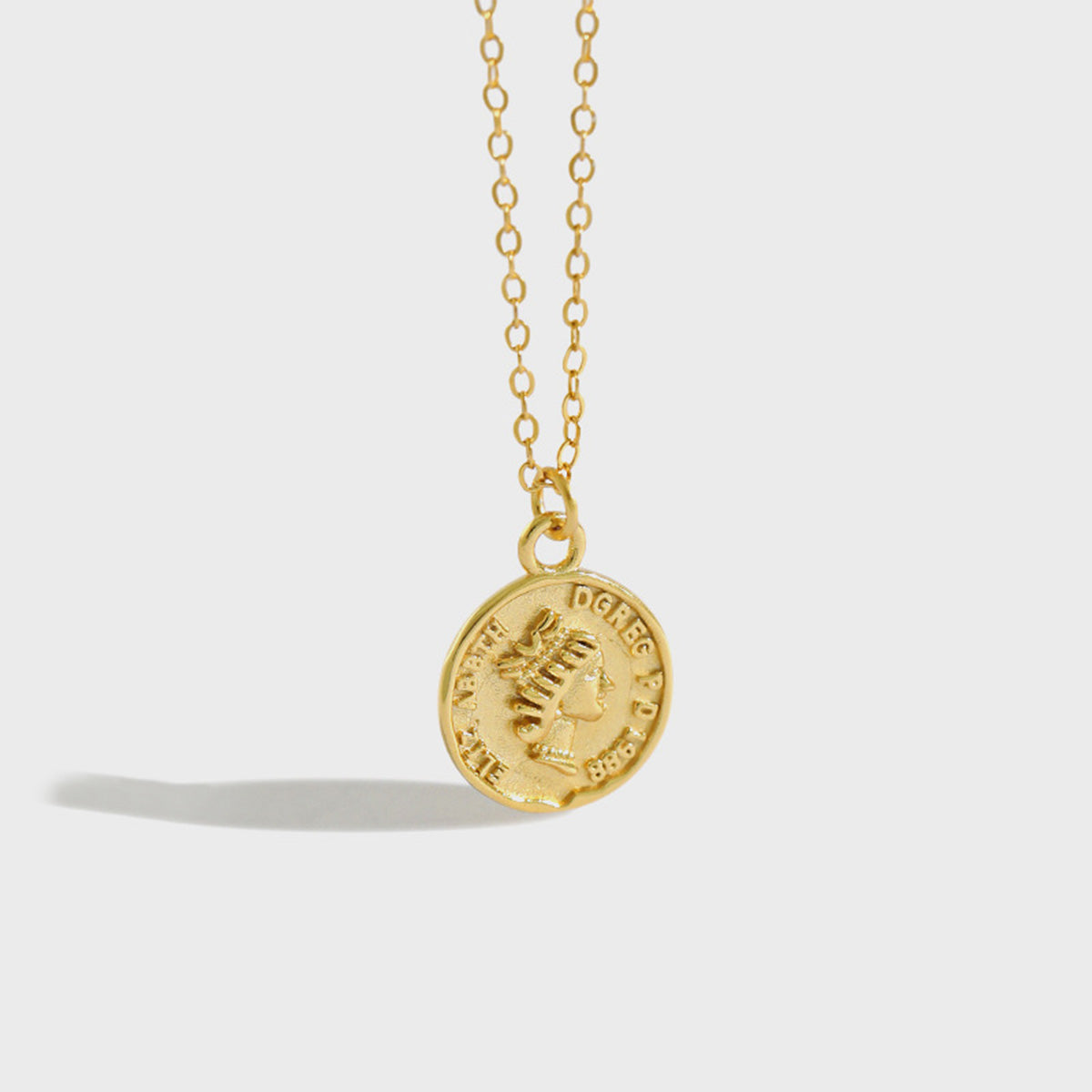 Gold vintage coin portrait pendant necklace with Elizabeth profile design minimalist jewelry wholesale