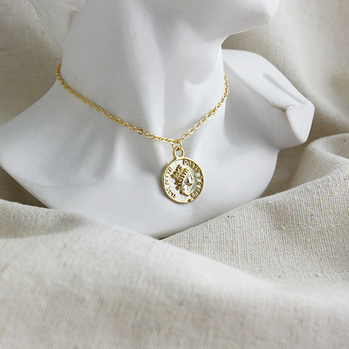 Gold vintage coin portrait choker necklace with Elizabeth profile minimalist jewelry wholesale