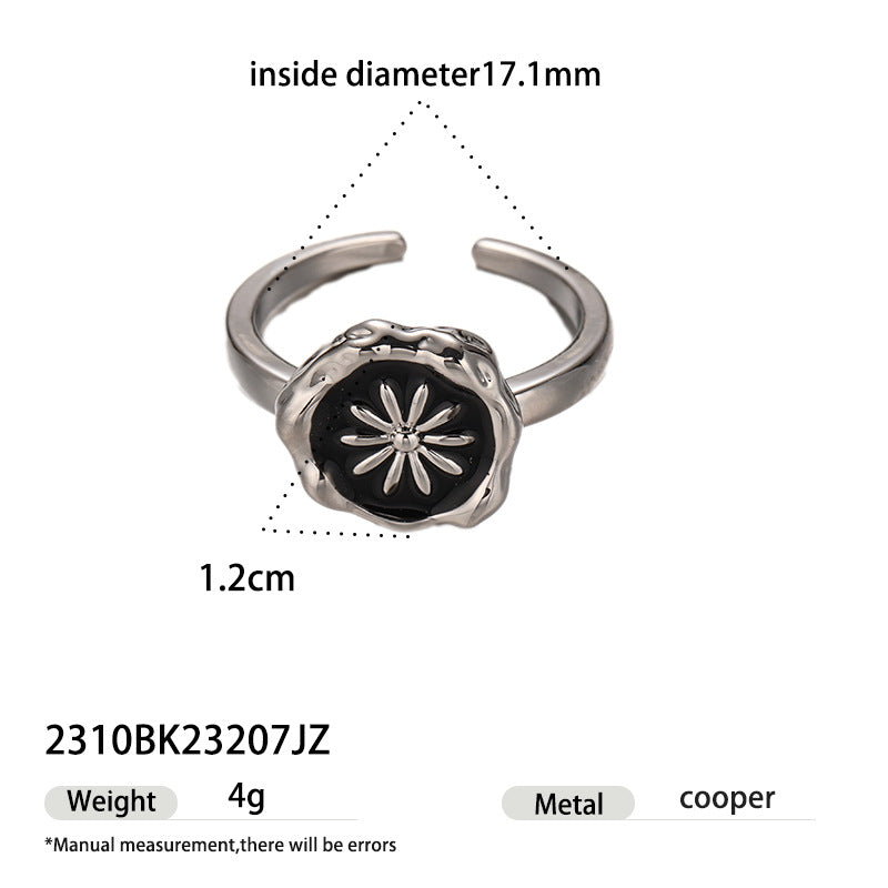 Silver tone daisy flower ring with black enamel center and vintage design