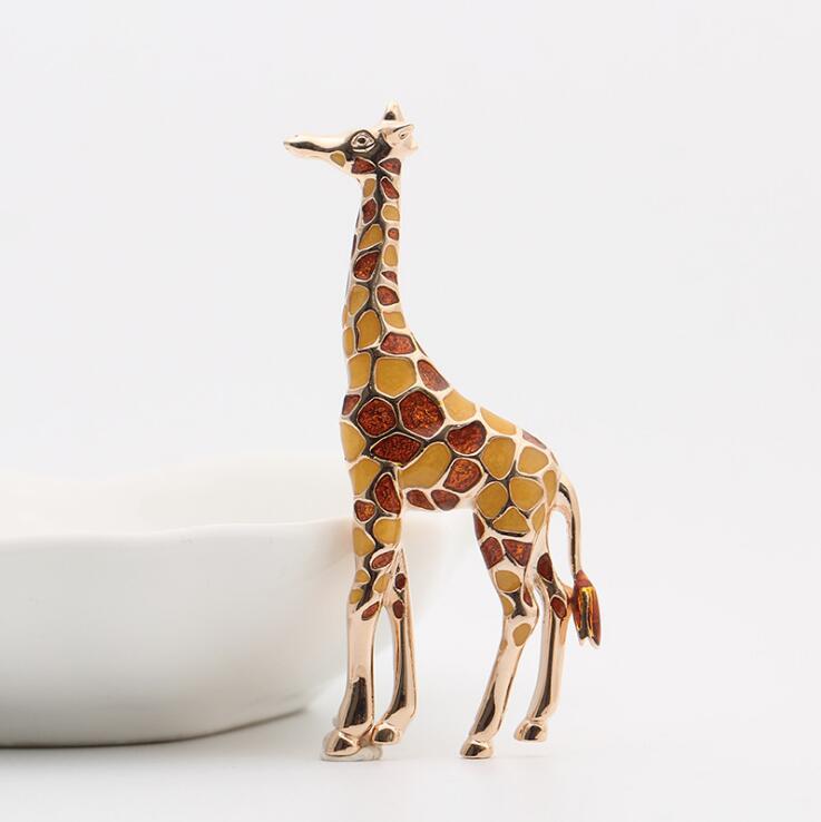 Colorful Enamel Giraffe Brooch – Artistic Animal-Inspired Pin (5 pcs)