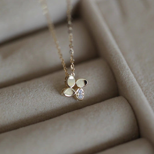 Elegant four leaf flower pendant necklace in 14K gold plated 925 sterling silver displayed in jewelry box, wholesale fashion accessory.