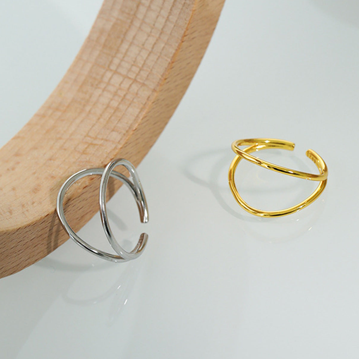 Side-by-side display of white gold open ring and gold open ring – 925 silver rings for minimalist jewelry wholesale and everyday fashion accessory retailers.