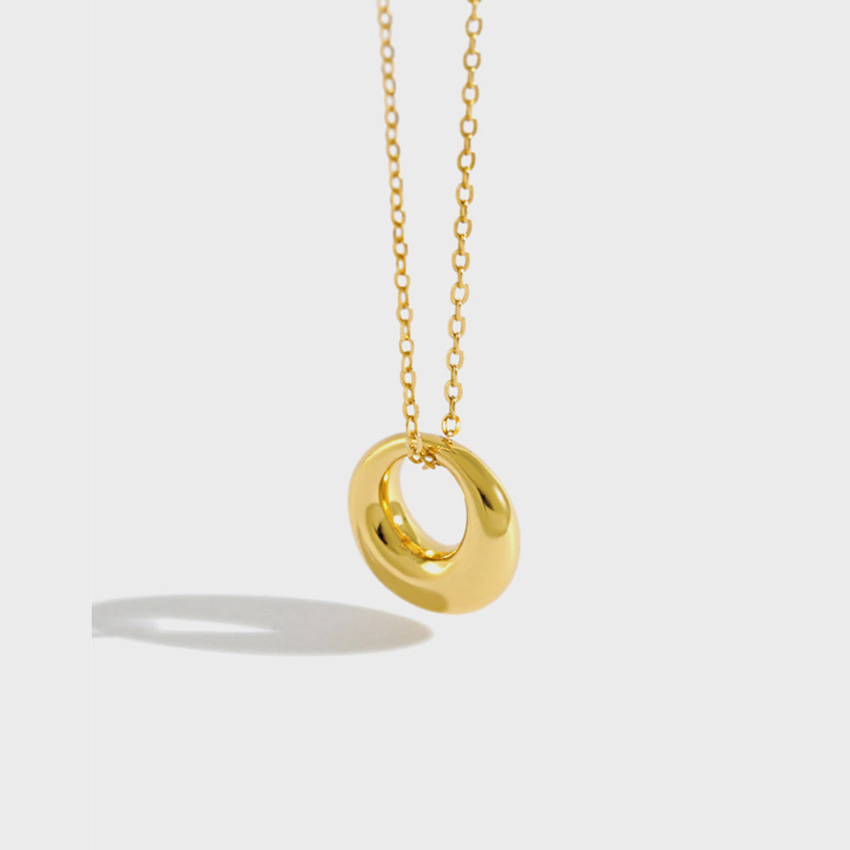 18K gold round geometric pendant necklace for minimalist jewelry wholesale and fashion gift sets