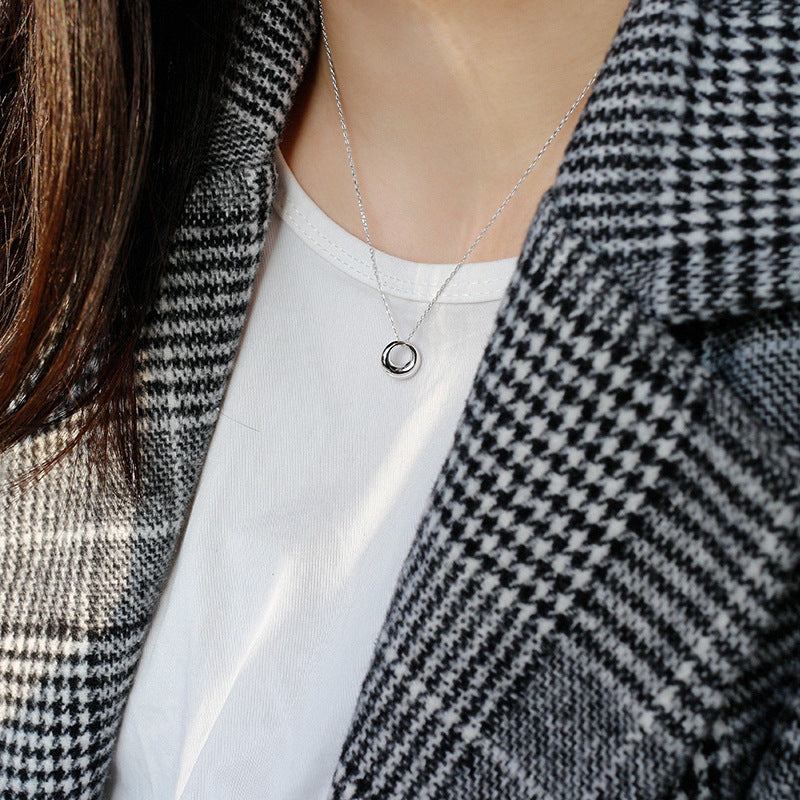 Model wearing a minimalist 925 silver round pendant necklace, ideal for wholesale and everyday wear.