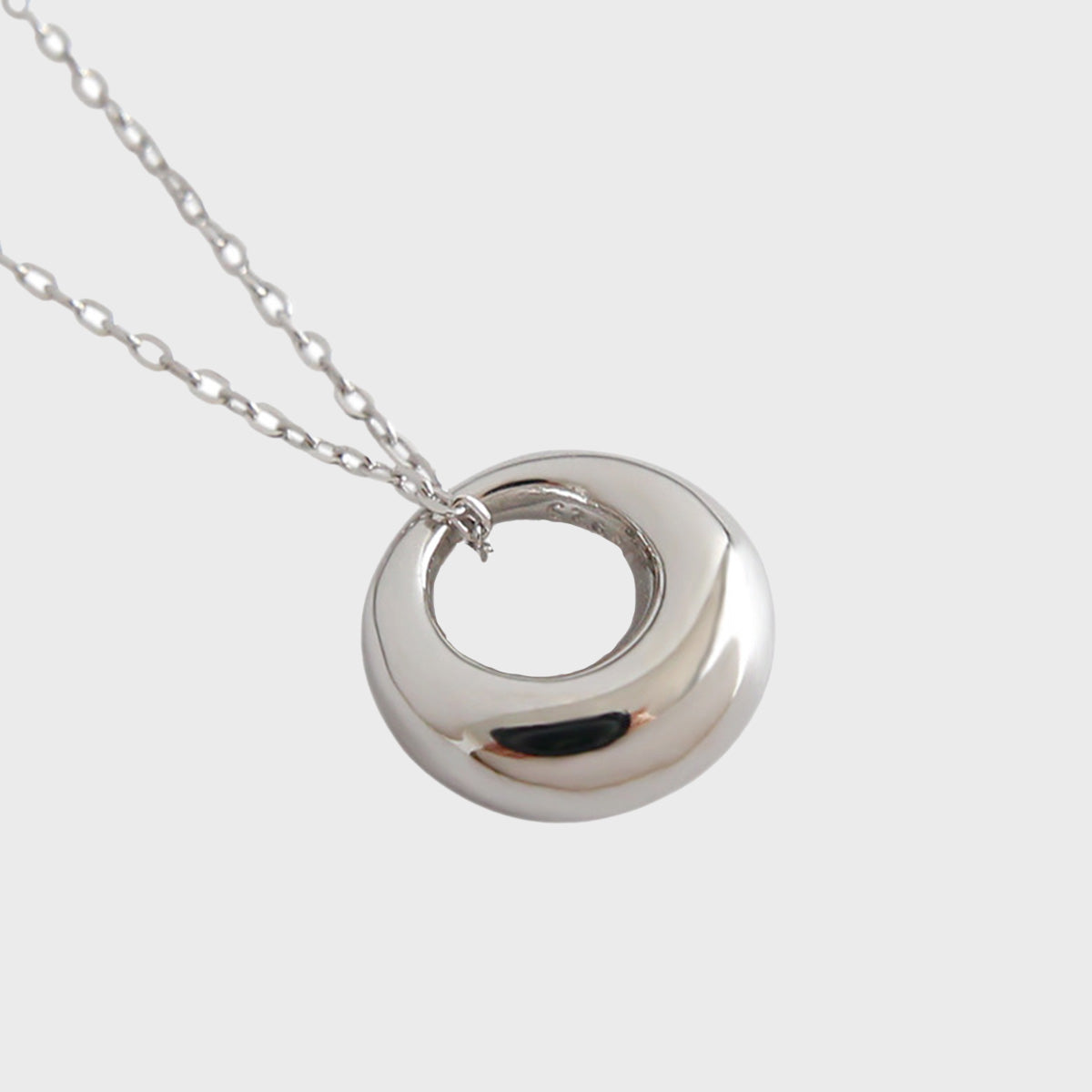 Close-up of 925 silver geometric round charm necklace, designed for minimalist jewelry wholesale and bulk gifting.