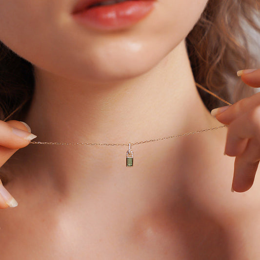 Juego de 10 collares con colgante de candado pequeño con circonita verde en plata 925