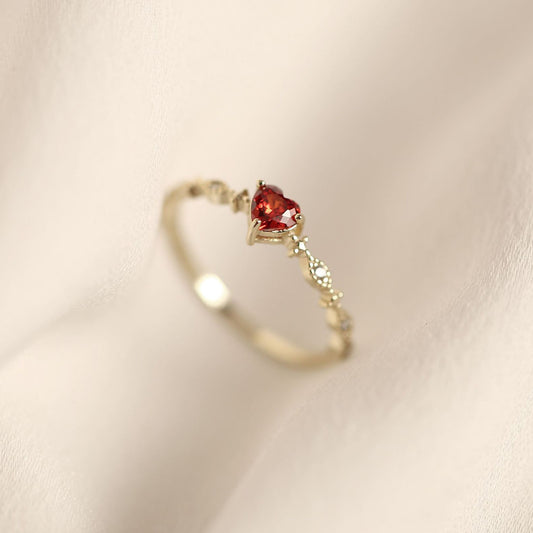 Anillo con rubí rojo en forma de corazón en plata de ley 925. Juego de 10