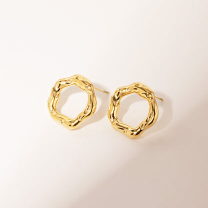 Aretes con forma de círculo hueco y diseño martillado en oro de acero inoxidable (10 pares)