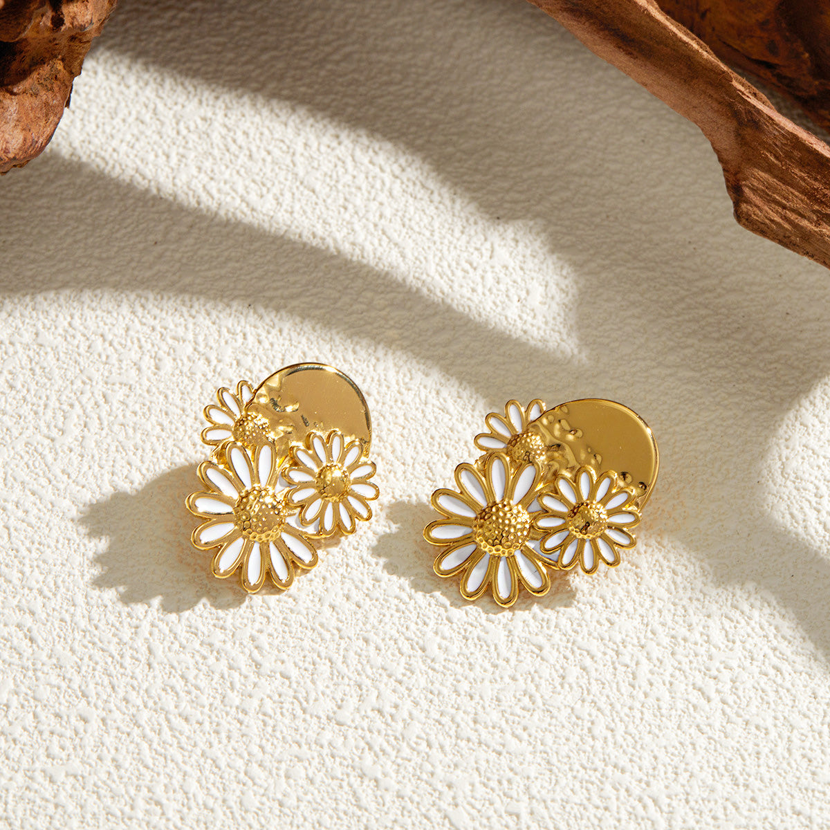 Aretes con forma de flor de margarita, girasol y esmalte dorado de acero inoxidable (10 pares)