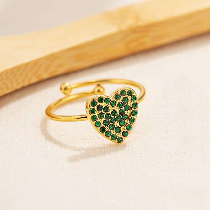 Anillos ajustables de acero inoxidable con corazón de circonita verde y pavé de oro. Juego de 10