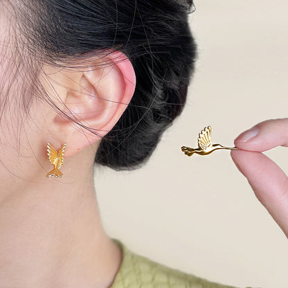 Wholesale brass matte gold 3D bee bird piercing stud earrings (5 pairs)