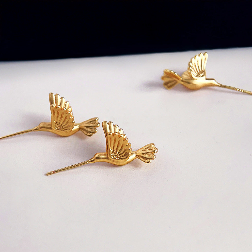 Wholesale brass matte gold 3D bee bird piercing stud earrings (5 pairs)