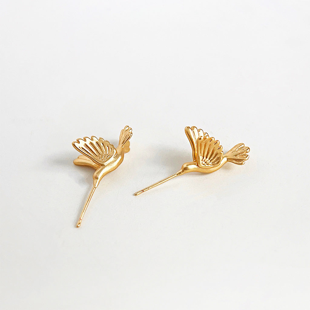 Wholesale brass matte gold 3D bee bird piercing stud earrings (5 pairs)