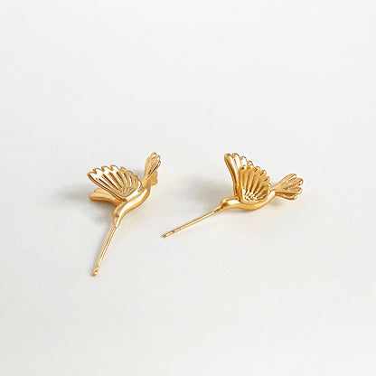 Wholesale brass matte gold 3D bee bird piercing stud earrings (5 pairs)