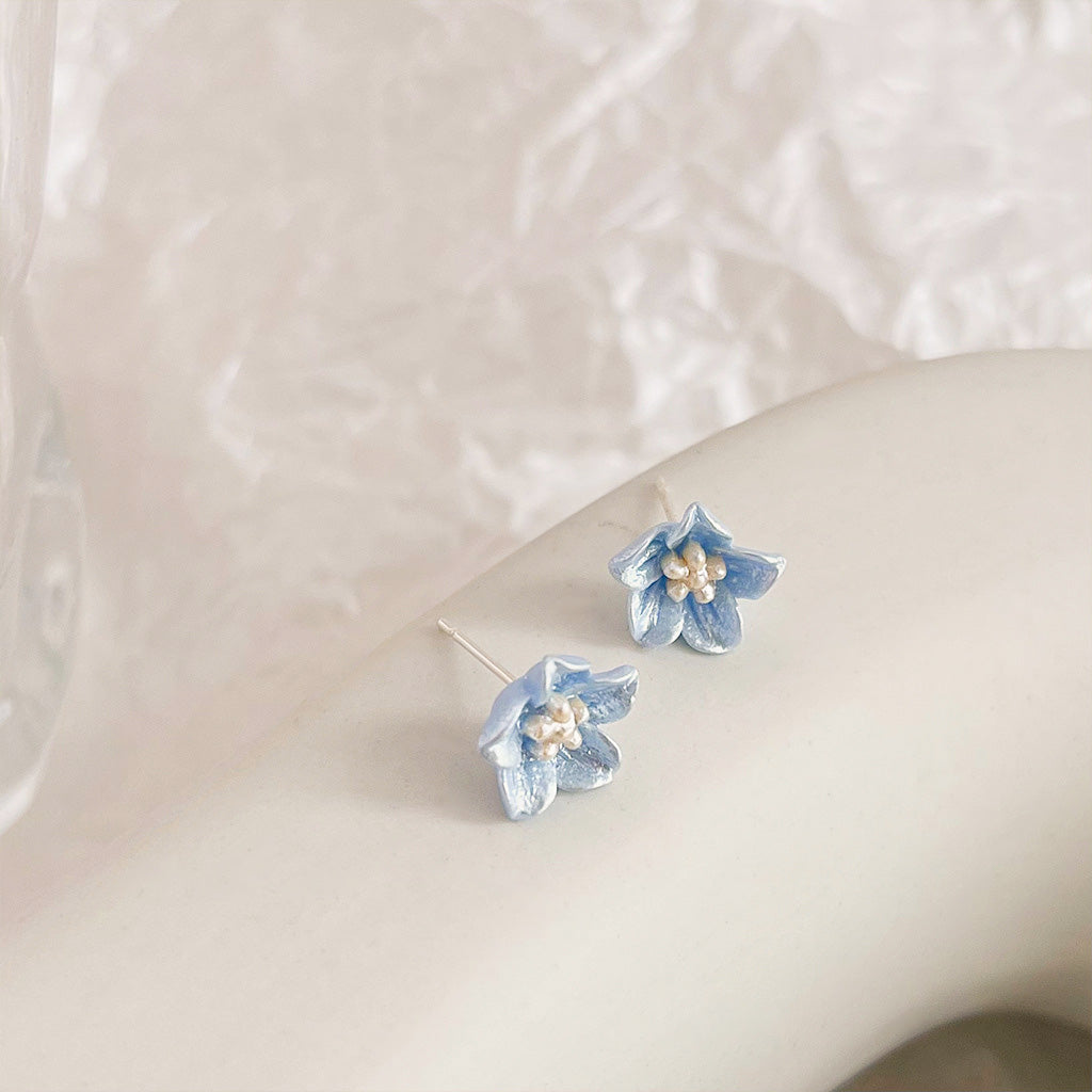 Light blue resin small floral flower stud earrings (5 pairs)