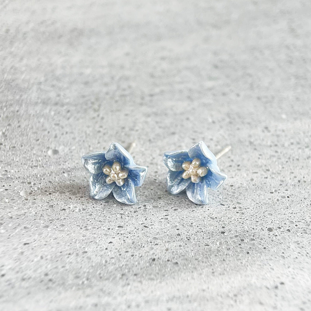 Light blue resin small floral flower stud earrings (5 pairs)