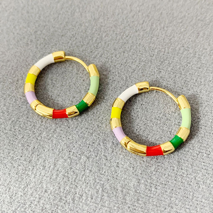 aretes de aro esmaltados de colores y latón, joyería a granel (10 pares)