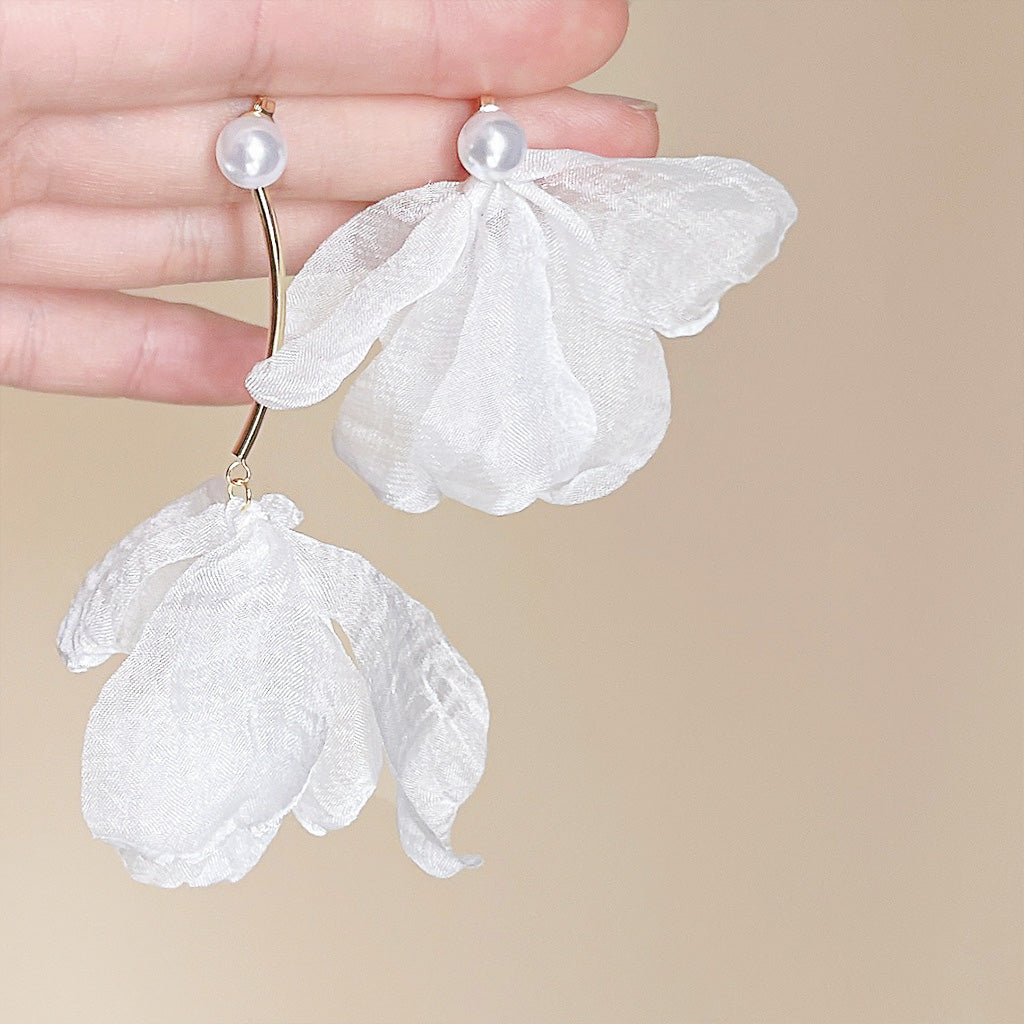 Vintage white lace flower asymmetrical pearl stud earrings (5 pairs)