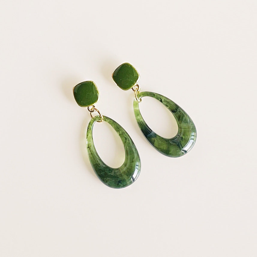 14k gold plated green resin vintage drop earrings (5 pairs)