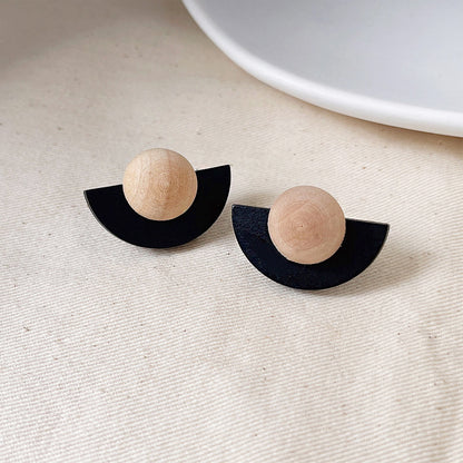 Black and natural wood fan shape stud earrings (5 pairs)