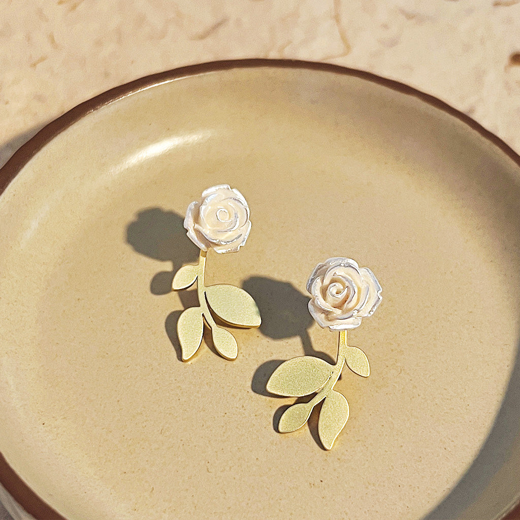 Gold plated 3D white rose flower stud earrings (5 pairs)